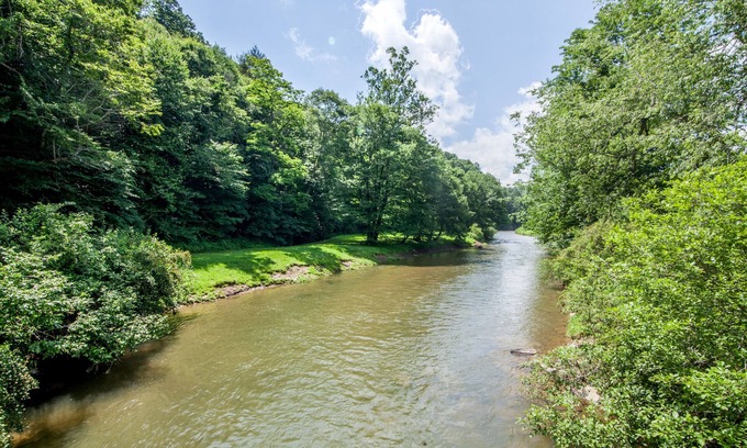 Boone Cabin | Riverside Home Near Outdoor Activities