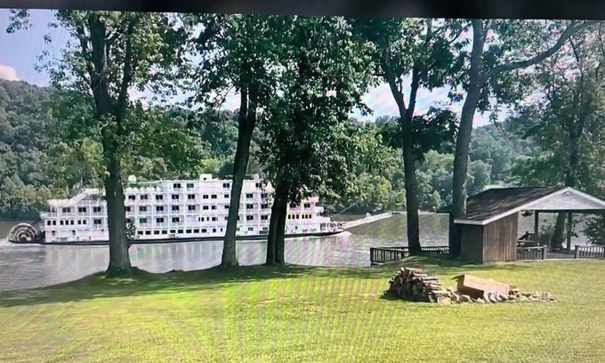 Long Bottom Cabin | Riverview Escape Cabins on the Ohio River Pet Friendly Fishing Weddings Relax