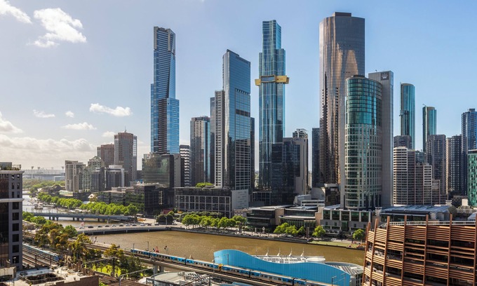 Melbourne Central Business District Apartment | Riverview Suites by EdgeTrip
