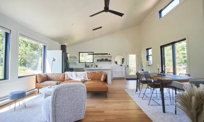 Jeffersonville Cabin | Ro House - A Modern Cabin w/Hot Tub!