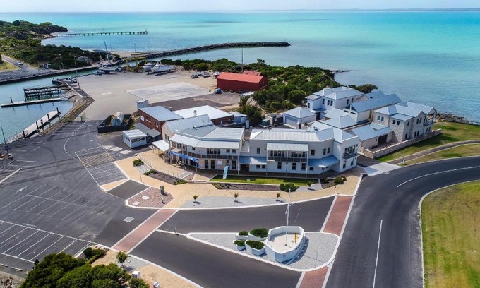 Waterhouse Apartment | Robe Marina Accommodation