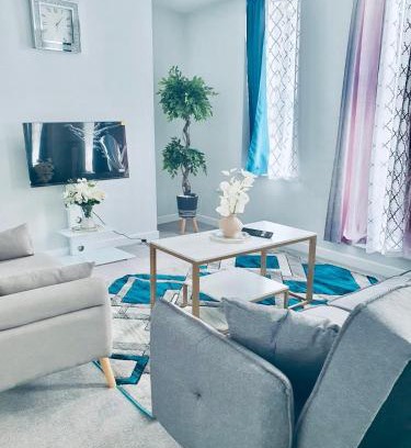 Wainscot Apartment | Rochester Castle, 2 Bed Modern Apartment