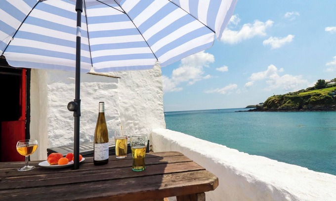 Portmellon Cottage | ROCK COTTAGE, pet friendly, country holiday cottage in Mevagissey