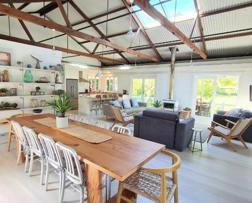 Patonga House | Rock Davis Luxury Beachouse - 100mtrs to Beach