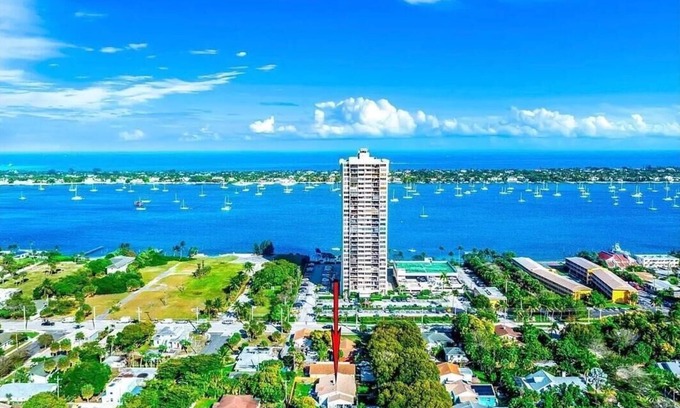 Pinewood Park House | Rockaway Beach House