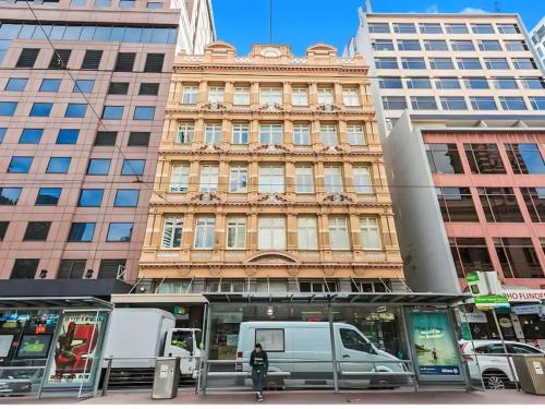 Melbourne Central Business District Apartment | Rocke Tompsitt Hotel