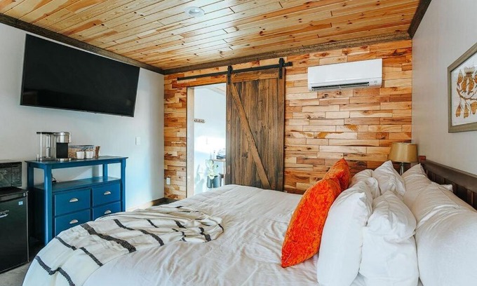 Afton Apartment | Rockwell Ridge The Chestnut Suite