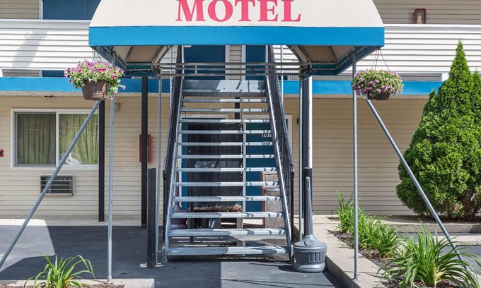 Milford Hotel | Rodeway Inn Milford - I-84