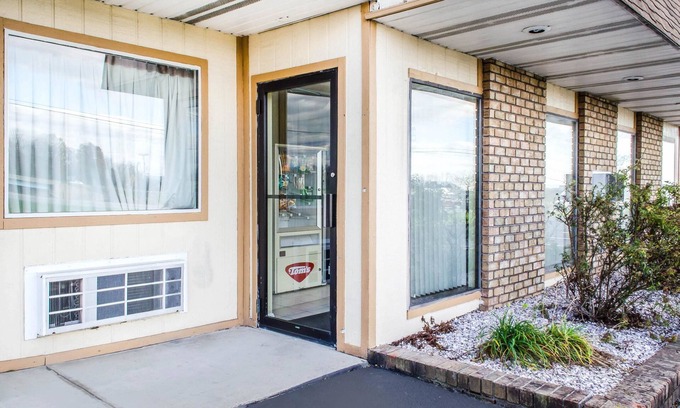 Shippensburg Hotel | Rodeway Inn Shippensburg