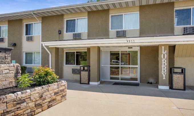 East Paris Hotel | Rodeway Inn & Suites Grand Rapids Southeast