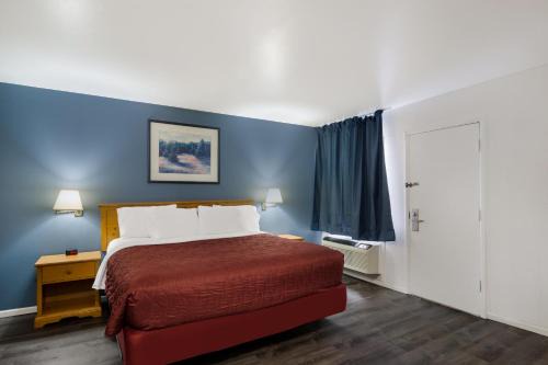 Sidney Hotel | Rodeway Inn & Suites Sidney Historic Downtown I-80