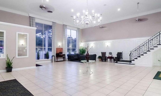 Williamsburg Hotel | Rodeway Inn & Suites Williamsburg Central