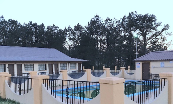 Hazlehurst Hotel | Rodeway Inn