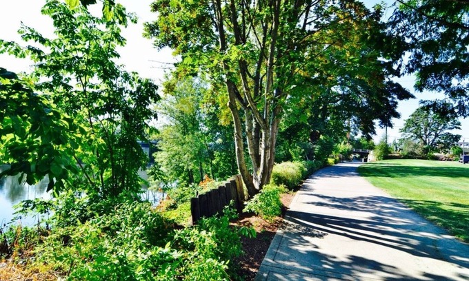 Corvallis Hotel | Rodeway Inn Willamette River