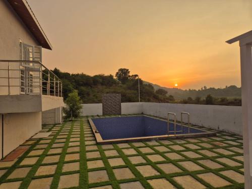 Trimbak Villa | Rolling Hills