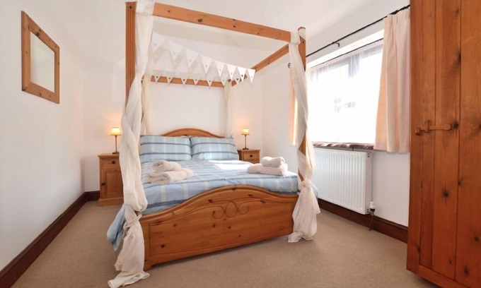 Tiverton Cottage | Romantic 1 bedroom cottage in beautiful Devon countryside, indoor pool, sauna