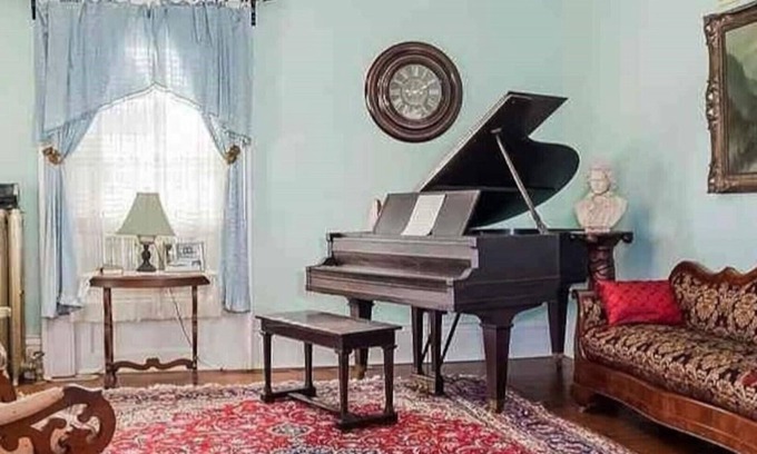Columbus Villa | Romantic 1854 Governor Lewis Mansion Private Piano Concert