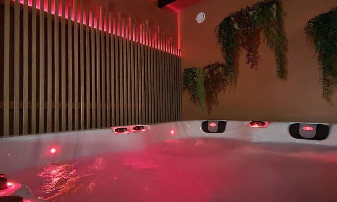 Heming Apartment | Romantic and Well-Being Loft with Spa, Sauna, Tantra Armchair.