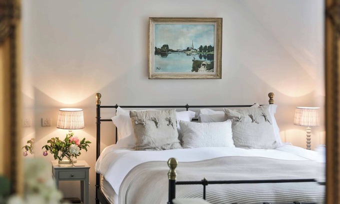 Cheltenham House | Romantic Coach House for 2 | Perfect Cotswold Stay + EV