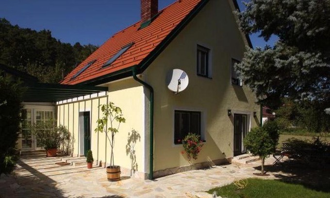 Bad Erlach House | Romantic Cottage