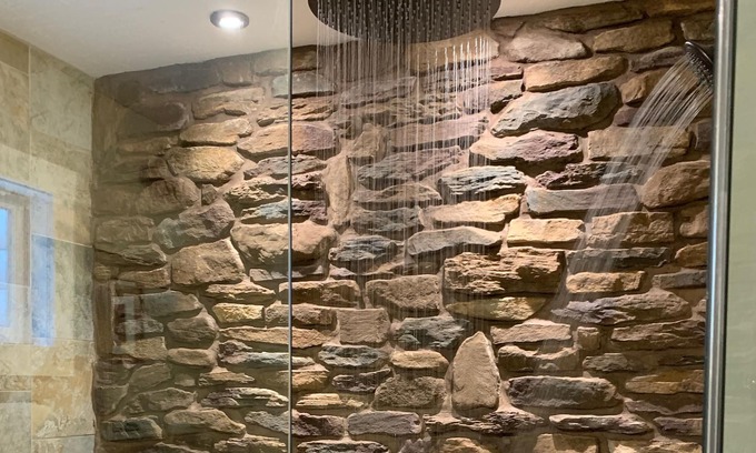 Logan House | Romantic Couple’s Getaway in the Hocking Hills. Close to town and caves!