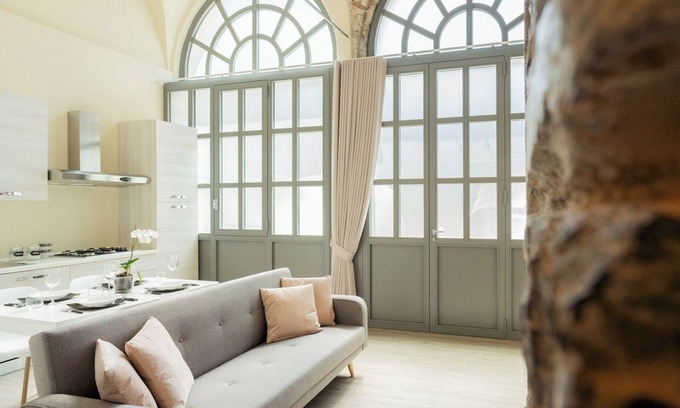 Como Apartment | Romantic Escape City Centre With Jacuzzi & Parking by Rent all Como