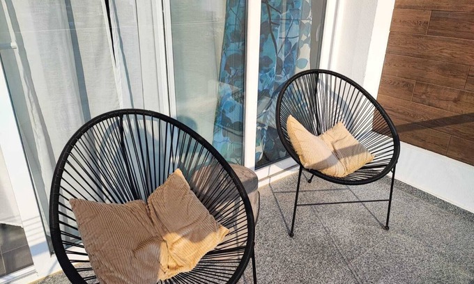 Gastria Apartment | Romantic Getaway at FourSeasons Life