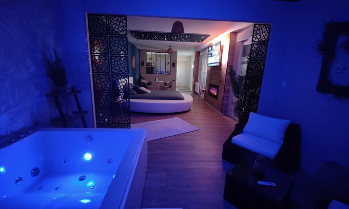 Saint-Germer-de-Fly House | Romantic gite with SPA and starry sky La Maison du Bonheur