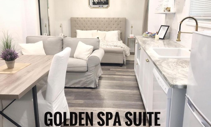 Port Franks Apartment | Romantic Golden Spa Suite