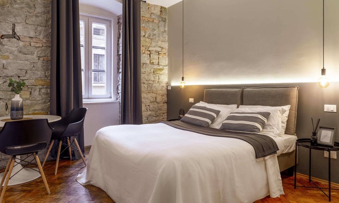 Trieste City Centre Apartment | Romantic Studio in the heart of Trieste ★Free Wifi