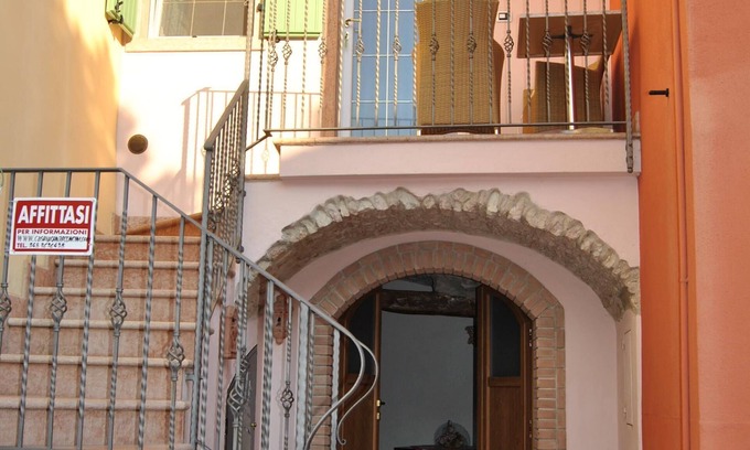 Cassone House | ROMANTIC SUPER PRICE cottage from September 20 to 28 near beach GARAGE.