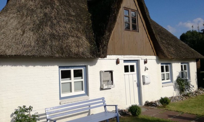 Rehm-Flehde-Bargen House | romantic thatched roof house with large garden