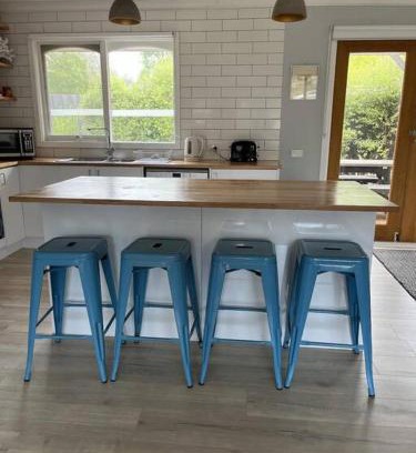 Tootgarook House | Ronny's at Tootgarook. Spacious villa, walk to beach.