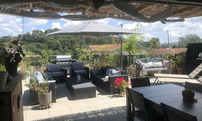 Nord Apartment | Roof terrace apartment, 2 bedrooms, sleeps 4 to 6, view of Ste VICTOIRE.