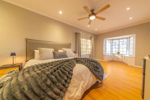 Simondium House | Room 1 - LEO Sky Guest House