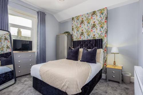 Llandudno House | Room 2, 23 Deganwy Avenue