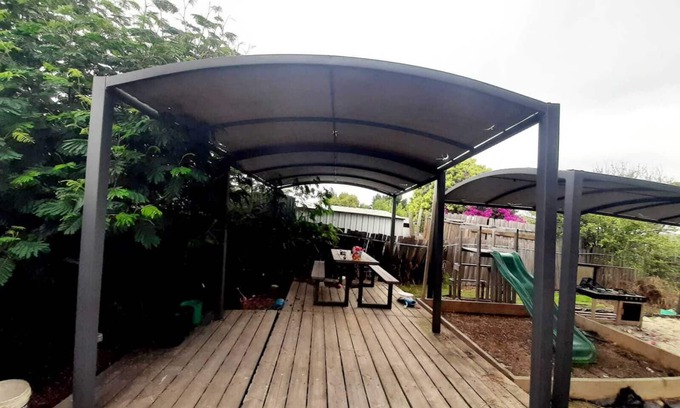 Werribee House | Room 2 in Werribee to train,shops, restaurants, banks, park, river on foot