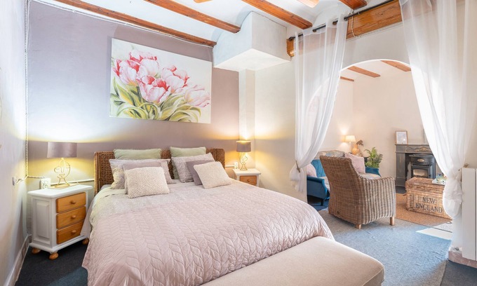 Alcublas Apartment | Room '2A' with Shared Pool, Private Garden and Wi-Fi