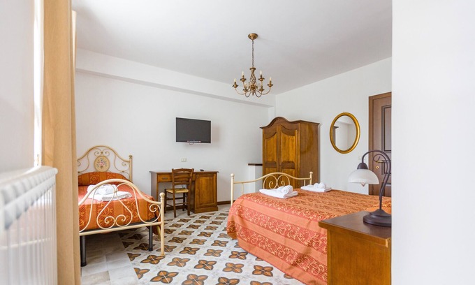 Sant'Angelo di Brolo Apartment | Room 'Arcaloro Resort Rooms Volpe', Wi-Fi and Air Conditioning
