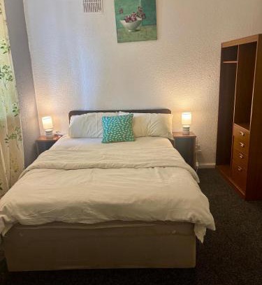 Tipton Apartment | Room B at StanBros