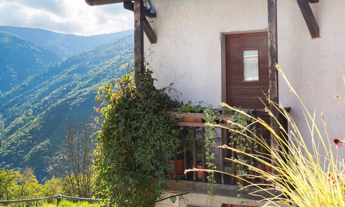 Arsie Apartment | Room 'Camera 1' with Mountain View, Shared Garden and Wi-Fi