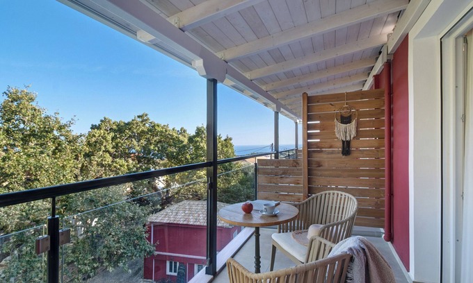 Anthousa Apartment | Room 'Deluxe Loft - C' with Shared Terrace, Wi-Fi and Air Conditioning