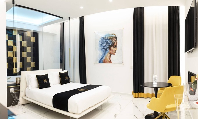 Crotone House | Room in B&B - Queen Suite With Whirlpool tub - B&B Kreart Suite & Rooms
