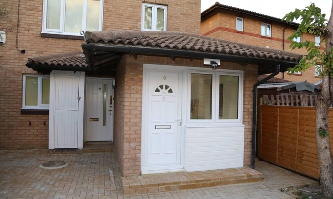 Thamesmead East Apartment | Room in House - Aa Guest Room4