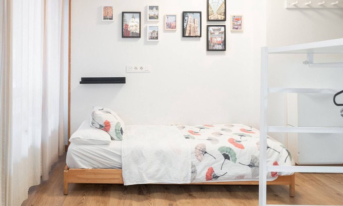 Distrito Llano Apartment | Room 'Londres' with Wi-Fi