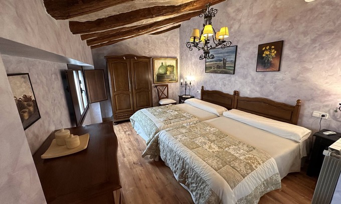 Lerin Apartment | Room 'Suite Las Golondrinas' with Mountain View, Wi-Fi and Air Conditioning