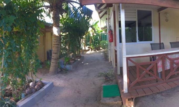 Moorea-Maiao Apartment | Room Vaiiti 2 pax beach access, air-conditioned kitchen bathroom, free breakfast