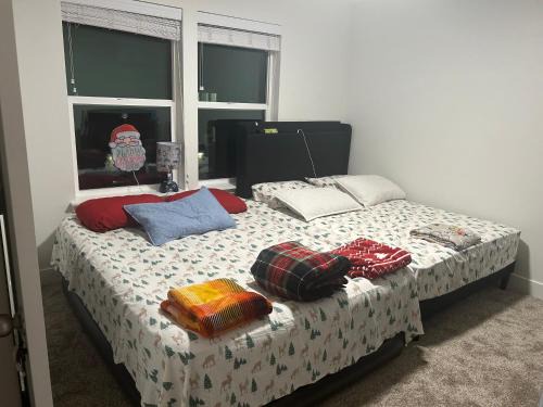 Eagle Mountain House | Room with 1 Full bed In Eagle Mountain with Pool & Fitness Center