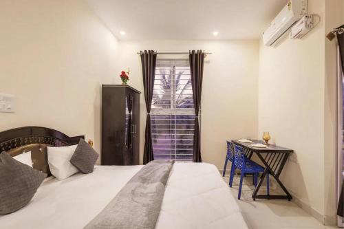 Chikkaballapur Cabin | Room with mountain view