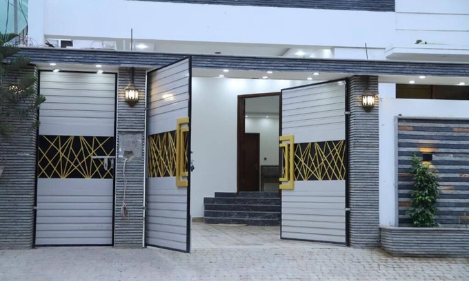 PECHS House | Roomi Rezidor Guest House